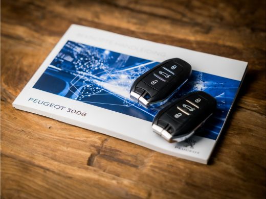 Peugeot 3008 1.2 PureTech Premium Sport (APPLE CARPLAY, GROOT NAVI, KEYLESS, LEDER, 360 CAMERA, SPORTSTOELEN, ... ActivLease financial lease