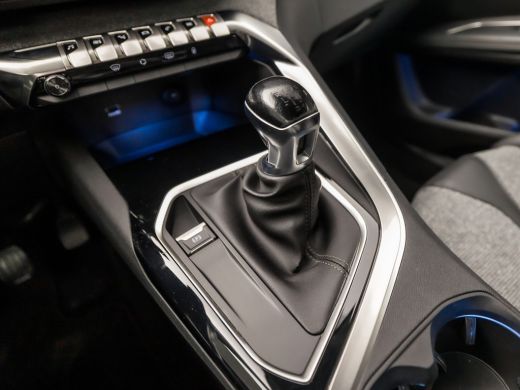 Peugeot 5008 1.2 PureTech Premium Sport 7 Persoons (APPLE CARPLAY, GROOT NAVI, CLIMATE, LEDER, SFEERVERLICHTIN... ActivLease financial lease