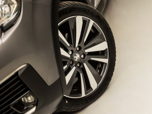 Peugeot 5008 1.2 PureTech Premium Sport 7 Persoons (APPLE CARPLAY, GROOT NAVI, CLIMATE, LEDER, SFEERVERLICHTIN... ActivLease financial lease