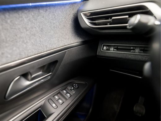 Peugeot 5008 1.2 PureTech Premium Sport 7 Persoons (APPLE CARPLAY, GROOT NAVI, CLIMATE, LEDER, SFEERVERLICHTIN... ActivLease financial lease