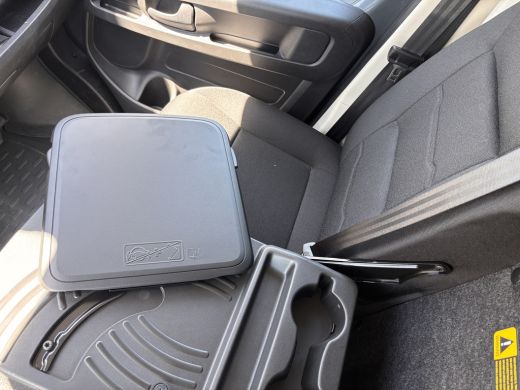 Peugeot Boxer 2.2 BlueHDi 140 S&S L2H2 3.5t | BPM VRIJ | AUTOMAAT | LAADRUIMTE INGERICHT | | 2 zitplaatsen rech... ActivLease financial lease