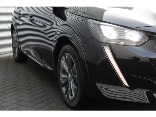 Peugeot e-208 EV 50KWH 136PK ALLURE PACK AUTOMAAT / NAVI / LEDER / CLIMA / LED / PDC BLUETOOTH / CRUISECONTROL ... ActivLease financial lease