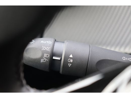 Peugeot e-208 EV 50KWH 136PK ALLURE PACK AUTOMAAT / NAVI / LEDER / CLIMA / LED / PDC BLUETOOTH / CRUISECONTROL ... ActivLease financial lease