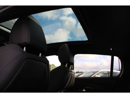 Peugeot e-208 EV GT 50 kWh | Navigatie | Panoramadak | Camera voor + achter | Fase 3 | BTW | Nieuw model | ActivLease financial lease