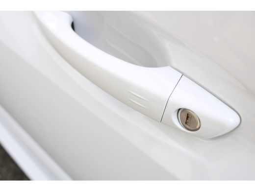 Peugeot e-208 EV GT 50 kWh | Navigatie | Panoramadak | Camera voor + achter | Fase 3 | BTW | Nieuw model | ActivLease financial lease