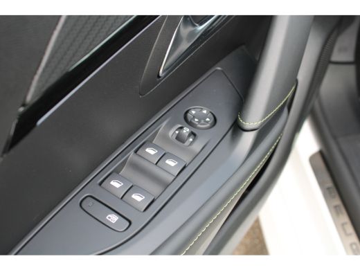 Peugeot e-208 EV GT 50 kWh | Navigatie | Panoramadak | Camera voor + achter | Fase 3 | BTW | Nieuw model | ActivLease financial lease