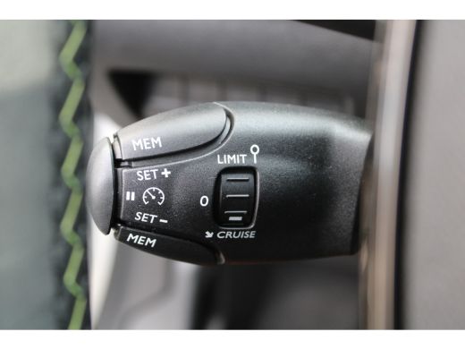 Peugeot e-208 EV GT 50 kWh | Navigatie | Panoramadak | Camera voor + achter | Fase 3 | BTW | Nieuw model | ActivLease financial lease