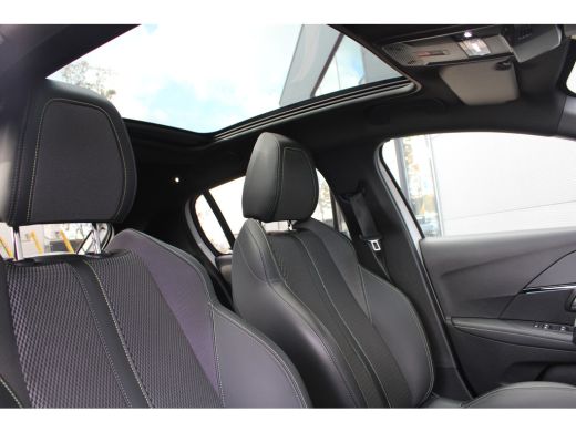 Peugeot e-208 EV GT 50 kWh | Navigatie | Panoramadak | Camera voor + achter | Fase 3 | BTW | Nieuw model | ActivLease financial lease