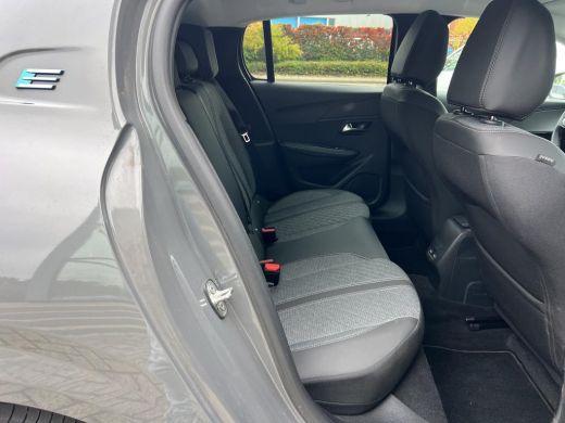 Peugeot e-208 EV Style 50 kWh | Automaat | Navigatie | Stoelverwarming | Fase 3 | BTW | 19.000km | Nieuw model | ActivLease financial lease