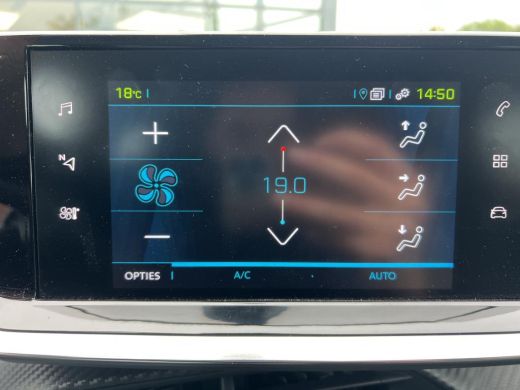 Peugeot e-208 EV Style 50 kWh | Automaat | Navigatie | Stoelverwarming | Fase 3 | BTW | 19.000km | Nieuw model | ActivLease financial lease