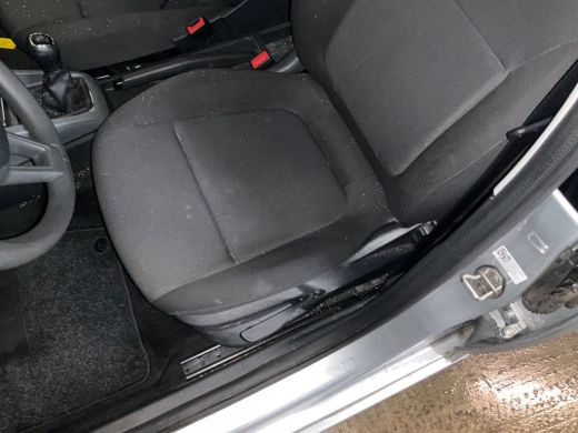 Skoda Fabia Combi 1.0 Active | Airco | Trekhaak | Cruise C. | Bluetooth | Elec. pakket | Roofrails | Stoelver... ActivLease financial lease