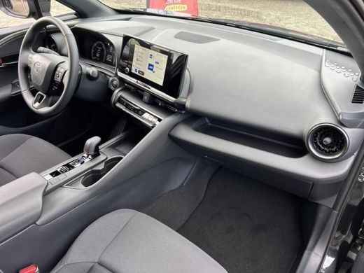 Toyota C-HR 1.8 Hybrid 140 Dynamic | Nieuwe auto | Direct uit voorraad leverbaar | ActivLease financial lease