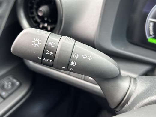 Toyota C-HR 1.8 Hybrid 140 Dynamic | Nieuwe auto | Direct uit voorraad leverbaar | ActivLease financial lease