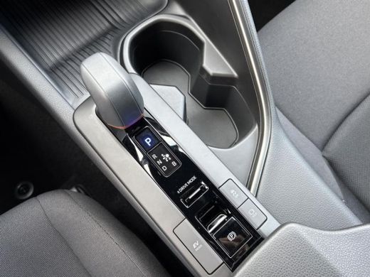 Toyota C-HR 1.8 Hybrid 140 Dynamic | Nieuwe auto | Direct uit voorraad leverbaar | ActivLease financial lease