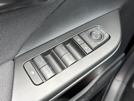 Toyota C-HR 1.8 Hybrid 140 Dynamic | Nieuwe auto | Direct uit voorraad leverbaar | ActivLease financial lease