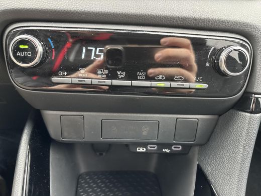 Toyota Yaris 1.5 Hybrid 115 First Edition | All-in prijs | Automaat | Apple/android auto ActivLease financial lease