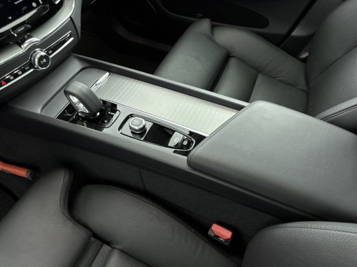 Volvo  XC60 2.0 T6 Plug-in hybrid AWD Plus Dark | Trekhaak | PDC + 360 camera | Panoramadak | Stoel + Stuurve... ActivLease financial lease