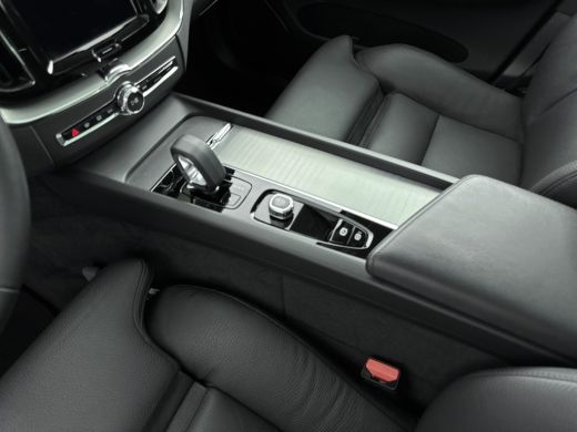 Volvo  XC60 2.0 T6 Plug-in hybrid AWD Ultimate Dark | Bowers & Wilkins Audio | Luchtvering | HUD| BLIS | Trek... ActivLease financial lease