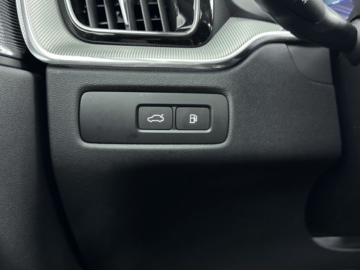 Volvo  XC60 2.0 T6 Plug-in hybrid AWD Ultimate Dark | Bowers & Wilkins Audio | Luchtvering | HUD| BLIS | Trek... ActivLease financial lease