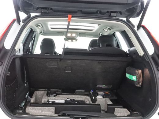 Volvo  XC60 2.0 T6 Plug-in hybrid AWD Ultimate Dark | Head-Up Display | Stoel & stuurwielverwarming | Achterb... ActivLease financial lease