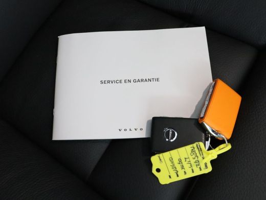 Volvo  XC60 2.0 T6 Plug-in hybrid AWD Ultimate Dark | Head-Up Display | Stoel & stuurwielverwarming | Achterb... ActivLease financial lease