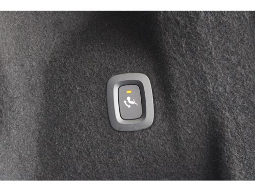 Volvo  XC60 B5 250PK Momentum Exclusive | 19'' | Panoramadak | Head-up | H&K Audio | Stoel verw. | Achteruitr... ActivLease financial lease