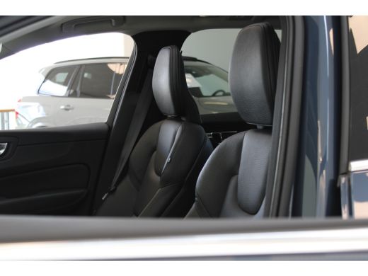 Volvo  XC60 B5 250PK Momentum Exclusive | 19'' | Panoramadak | Head-up | H&K Audio | Stoel verw. | Achteruitr... ActivLease financial lease