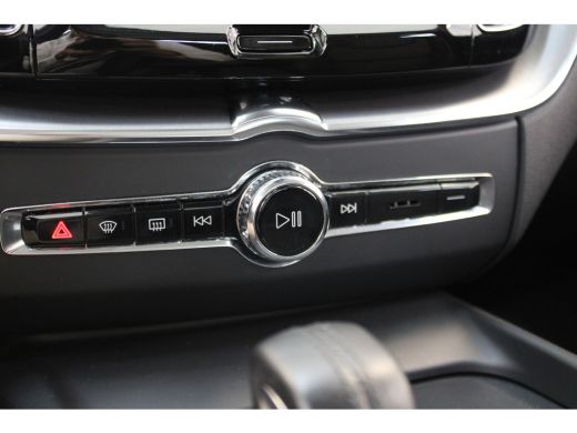 Volvo  XC60 B5 250PK Momentum Exclusive | 19'' | Panoramadak | Head-up | H&K Audio | Stoel verw. | Achteruitr... ActivLease financial lease