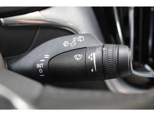 Volvo  XC60 B5 250PK Momentum Exclusive | 19'' | Panoramadak | Head-up | H&K Audio | Stoel verw. | Achteruitr... ActivLease financial lease