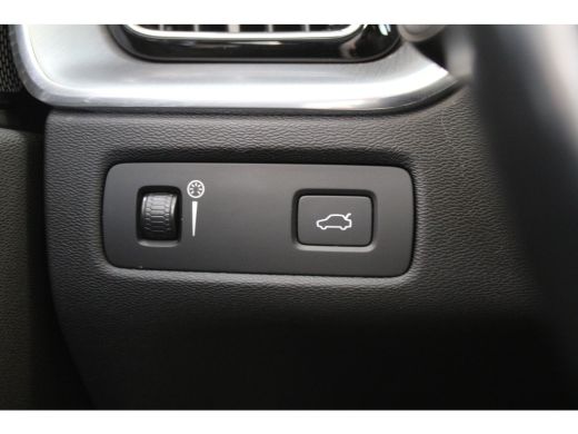 Volvo  XC60 B5 250PK Momentum Exclusive | 19'' | Panoramadak | Head-up | H&K Audio | Stoel verw. | Achteruitr... ActivLease financial lease