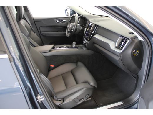 Volvo  XC60 B5 250PK Momentum Exclusive | 19'' | Panoramadak | Head-up | H&K Audio | Stoel verw. | Achteruitr... ActivLease financial lease