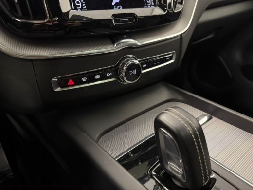 Volvo  XC60 Recharge T6 AWD R-Design | Achteruitrijcamera | Apple Carplay/Android Auto | Cruise control adapt... ActivLease financial lease