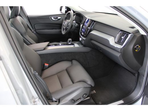 Volvo  XC60 T6 350PK Ultimate Dark | 360° | Trekhaak | Stoel&Stuur Verw. | Adap Cruise | 20'' | Panoramadak ActivLease financial lease