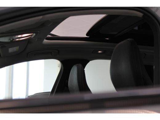 Volvo  XC60 T6 350PK Ultimate Dark | 360° | Trekhaak | Stoel&Stuur Verw. | Adap Cruise | 20'' | Panoramadak ActivLease financial lease