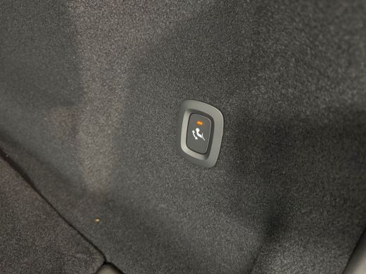 Volvo  XC60 T6 Plug-in hybrid AWD Plus Dark Trekhaak | Cruise control adaptief | Camera | Pano dak | Sportsto... ActivLease financial lease