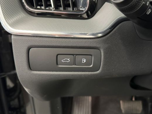 Volvo  XC60 T6 Plug-in hybrid AWD Plus Dark Trekhaak | Cruise control adaptief | Camera | Pano dak | Sportsto... ActivLease financial lease