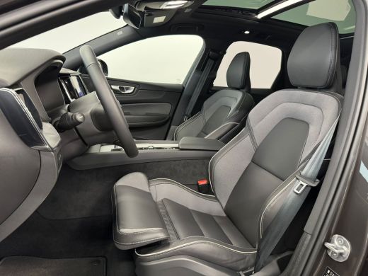 Volvo  XC60 T6 Plug-in hybrid AWD Plus Dark Trekhaak | Cruise control adaptief | Camera | Pano dak | Sportsto... ActivLease financial lease