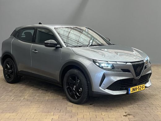 Alfa Romeo Junior 1.2 Turbo Hybrid Ibrida Speciale 17" Lichtmetaal | Adaptieve Cruise | Leder/Stof | Digitaal Dashb... ActivLease financial lease