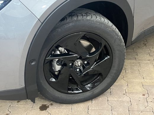 Alfa Romeo Junior 1.2 Turbo Hybrid Ibrida Speciale 17" Lichtmetaal | Adaptieve Cruise | Leder/Stof | Digitaal Dashb... ActivLease financial lease