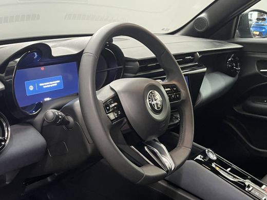 Alfa Romeo Junior 1.2 Turbo Hybrid Ibrida Speciale 17" Lichtmetaal | Adaptieve Cruise | Leder/Stof | Digitaal Dashb... ActivLease financial lease