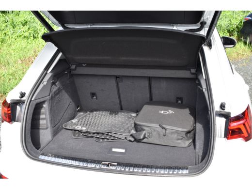 Audi Q3 45 TFSIe 245PK S-TRONIC HYBRID S-LINE VIRTUAL/PDC/CARPLAY ActivLease financial lease