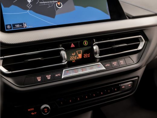 BMW 1 Serie 118i M Sport Automaat (PANORAMADAK, M PAKKET, APPLE CARPLAY, GETINT GLAS, LEDER, SPORTSTOELEN, PA... ActivLease financial lease