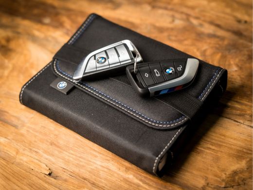 BMW 1 Serie 118i M Sport Automaat (PANORAMADAK, M PAKKET, APPLE CARPLAY, GETINT GLAS, LEDER, SPORTSTOELEN, PA... ActivLease financial lease