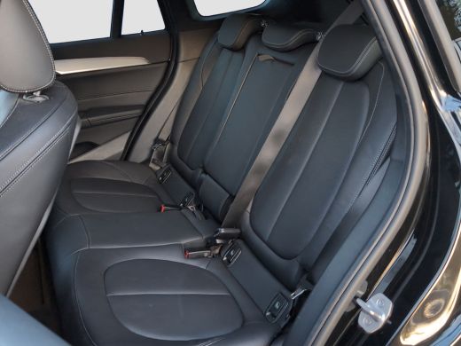 BMW X1 xDrive25e High Executive M-Sport | Pano | Leder | Trekhaak | Stoelverwarming ActivLease financial lease