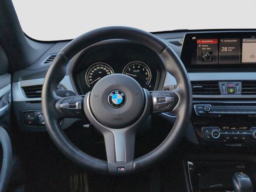 BMW X1 xDrive25e High Executive M-Sport | Pano | Leder | Trekhaak | Stoelverwarming ActivLease financial lease