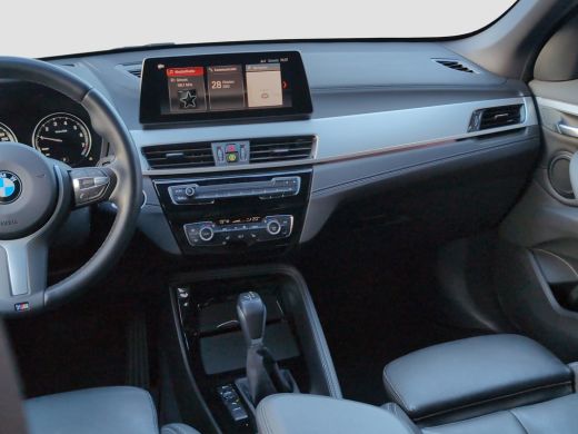 BMW X1 xDrive25e High Executive M-Sport | Pano | Leder | Trekhaak | Stoelverwarming ActivLease financial lease