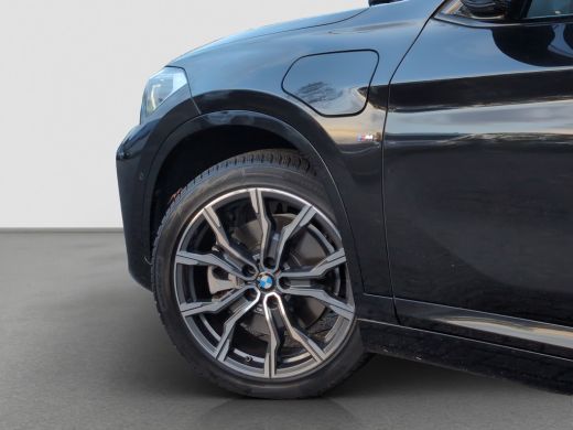 BMW X1 xDrive25e High Executive M-Sport | Pano | Leder | Trekhaak | Stoelverwarming ActivLease financial lease
