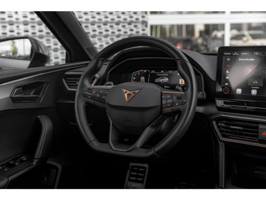 CUPRA Leon 1.4 TSI e-Hybrid 204pk Essential Limited | Achteruitrijcamera | Keyless | Adaptive Cruise 18" | A... ActivLease financial lease