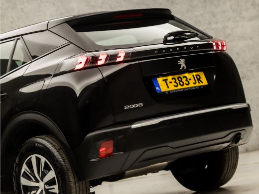 Peugeot 2008 1.2 PureTech Sport (APPLE CARPLAY, GROOT NAVI, CLIMATE, ZWART HEMEL, PARKEERSENSOREN, SPORTSTOELE... ActivLease financial lease