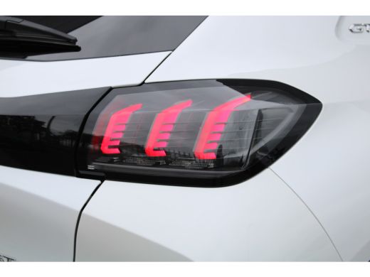 Peugeot 208 1.2 PureTech GT-Line | Automaat | Navigatie | Camera | Black Diamond | All season | 22.000km | ActivLease financial lease